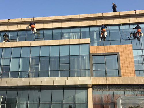外墻清洗廣告牌前的準備工作有哪些